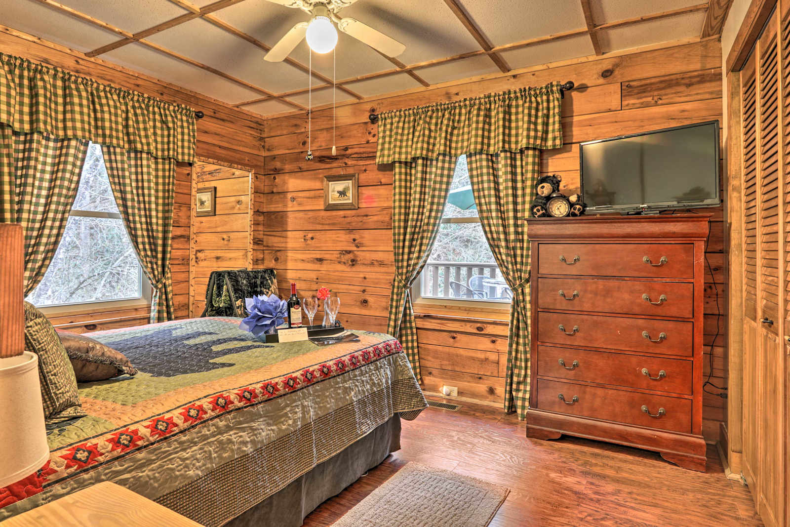 Bedroom 1 | Queen Bed | Linens Provided